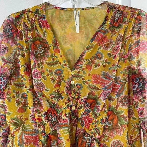 By Anthropologie Gretchen Floral Gold Mesh V-Neck Smocked Blouse Size Small - Picture 11 of 14